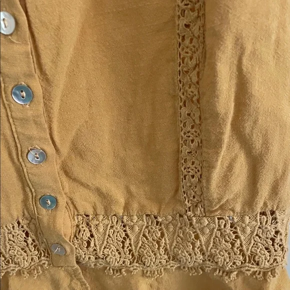 Heartloom Golden Lace Blouse - Picture 4 of 9